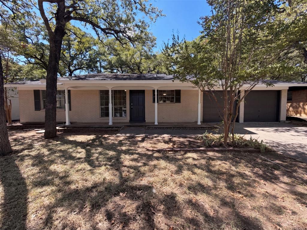 INCREDIBLE BUYER INCENTIVES: $3,000 MORTGAGE CONCESSION. Opendoor Home Loans will contribute up to $3,000 towards a permanent interest rate buy-down if you finance with Opendoor Home Loans LLC.1229 King Dr, Bedford TX 76022 is a residence with a functional layout and comfortable living spaces throughout. Built in 1960, the home is located in the Stonegate Addition-Bedford subdivision and spans 1,053 square feet. The kitchen features quartz countertops, creating a well-equipped space for cooking and entertaining. Neutral interior paint provides a bright backdrop throughout the home, while continuous flooring creates a smooth, resilient surface underfoot. Exterior paint defines the architectural lines of the structure and complements its practical design. This residence combines practical design with comfortable living spaces, delivering functional amenities throughout every room. Home comes with a 100-Day Home Warranty