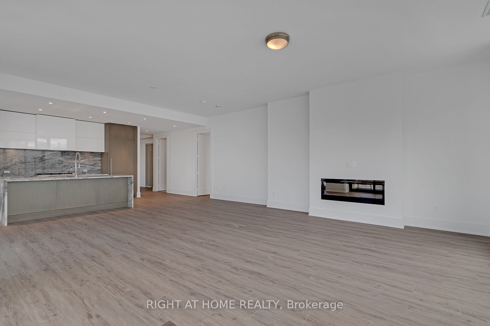 118 Merchants' Wharf 912