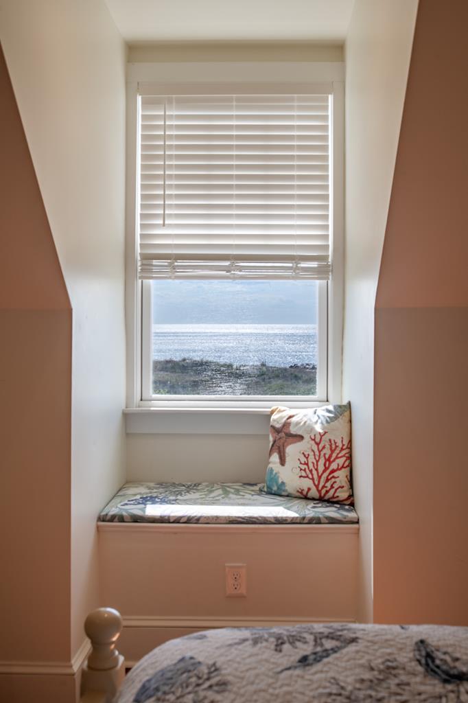 212 Bay Ave 9A