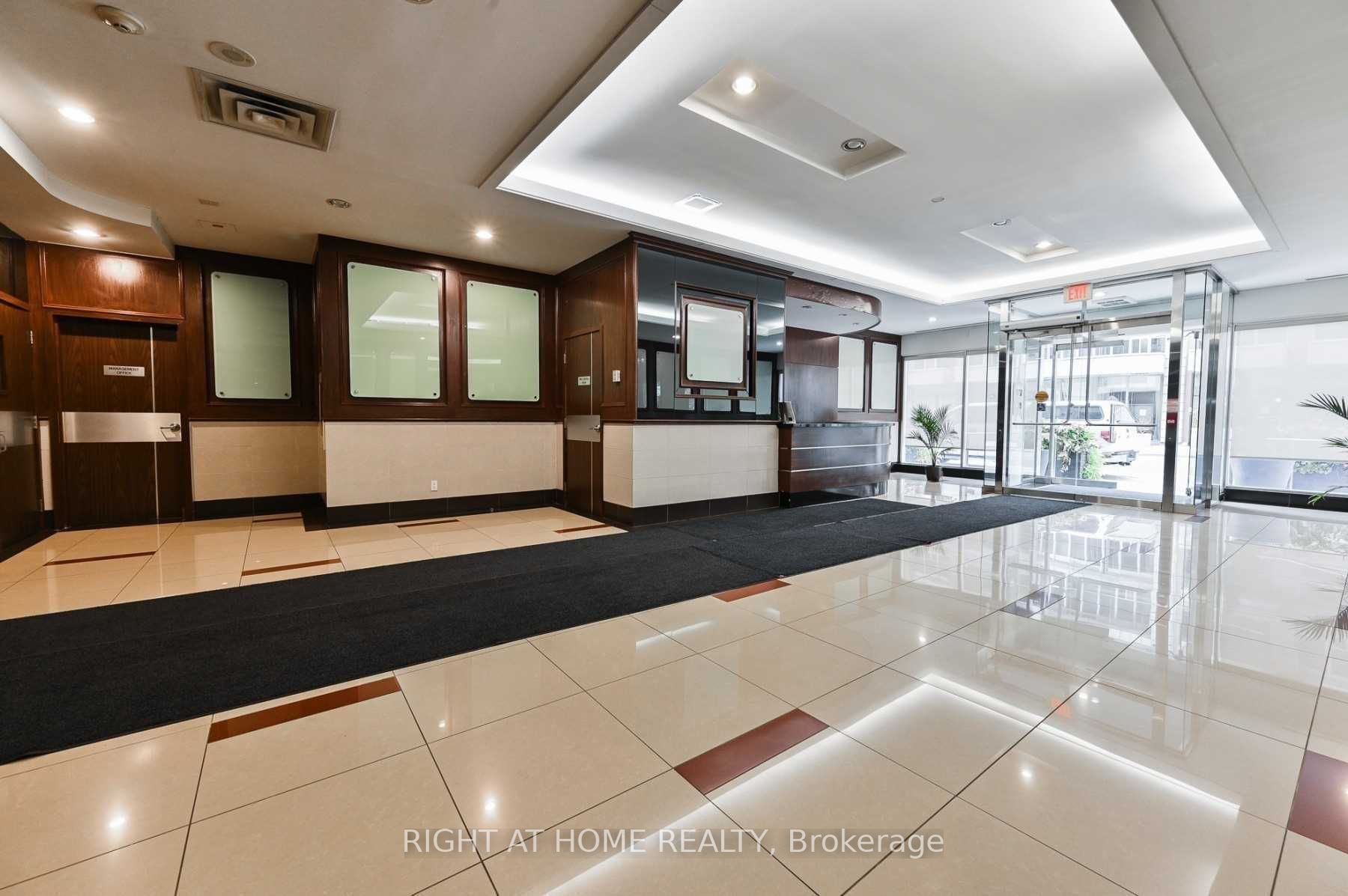 263 W Wellington St 705