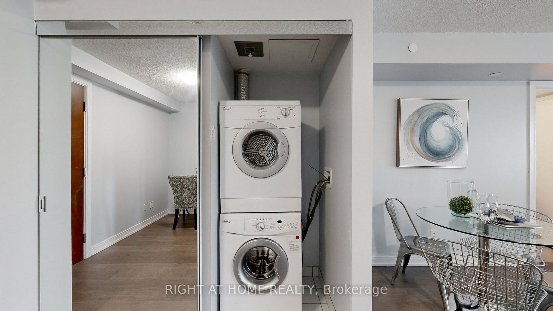 255 Village Green Sq 1210