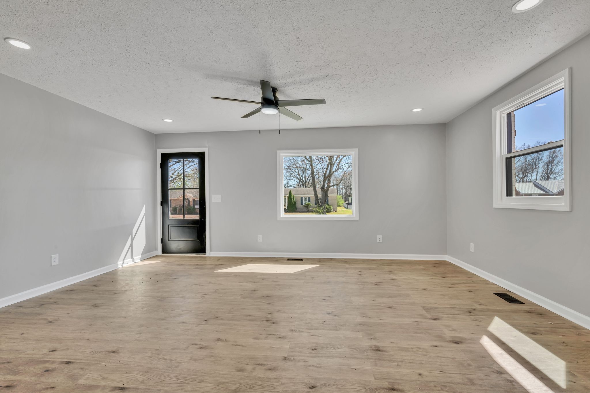 435 Carman Ave