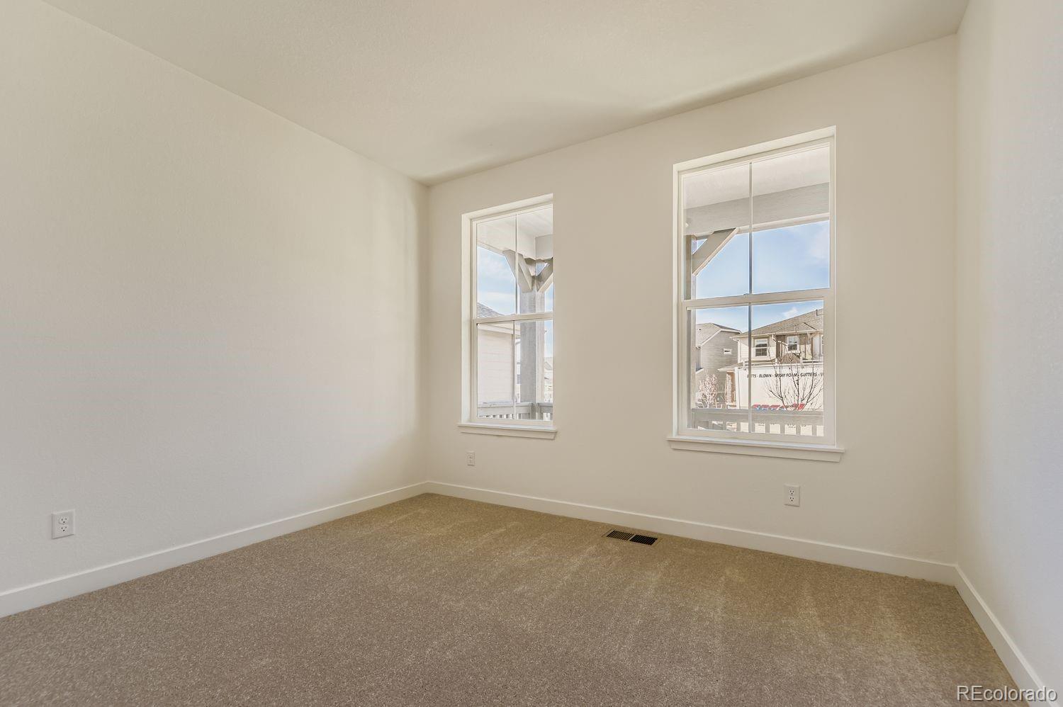 10888 Snowdon Street