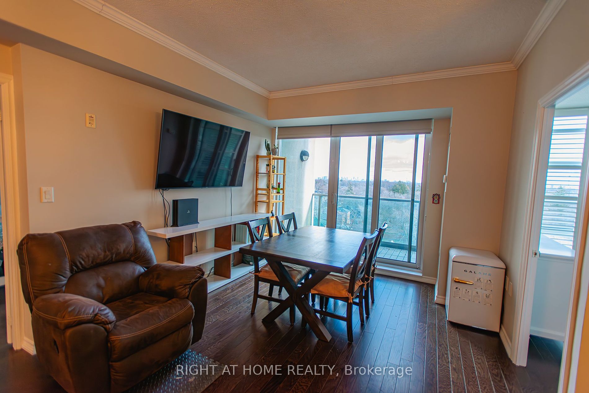 3830 Bathurst St 805