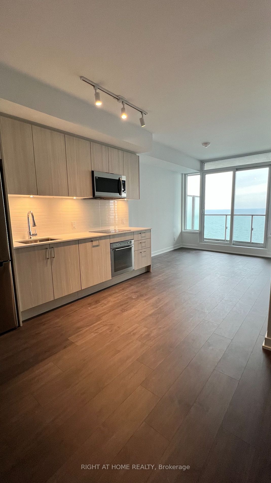 1928 W Lakeshore Blvd 2708