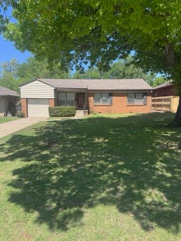 Come and check this Cute 3 beds, 1 full bath, 1 car garage home in Nichols Hills! This pretty home includes heat and air, an oven, and a fenced yard all for your convenience. Pets negotiable. Tenant responsible for lawn and utilities.