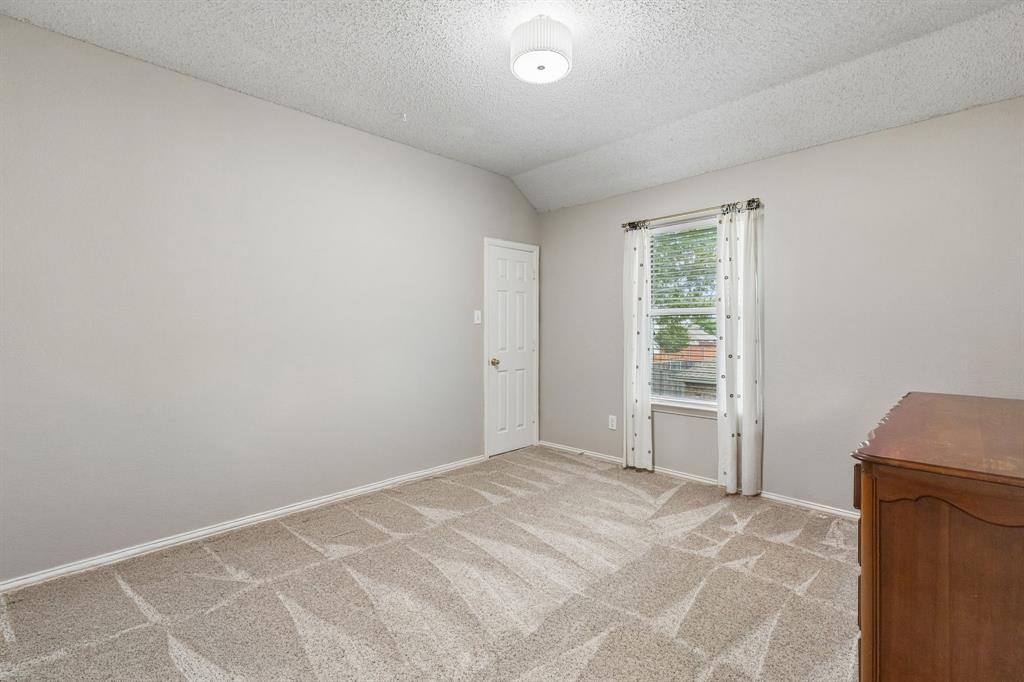 1105 Easton Lane