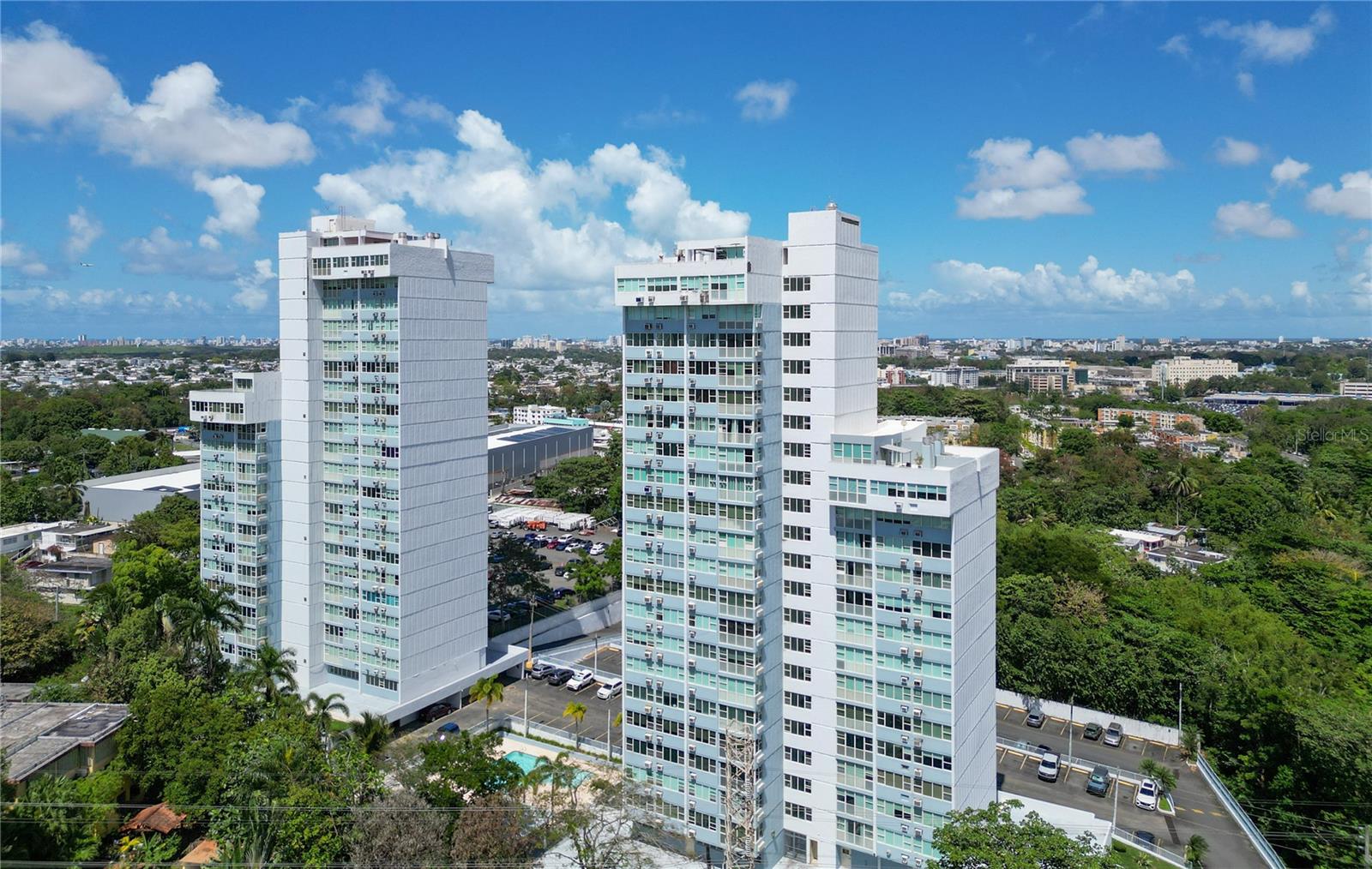 Three bedroom, two baths, two parking, college park apartments. apartment is situated on 19th floor with spectacular views of the city and El Yunque Rainforest. Condo has communal swimming pool, gazebo, 24/7 security and is in a double gated community.