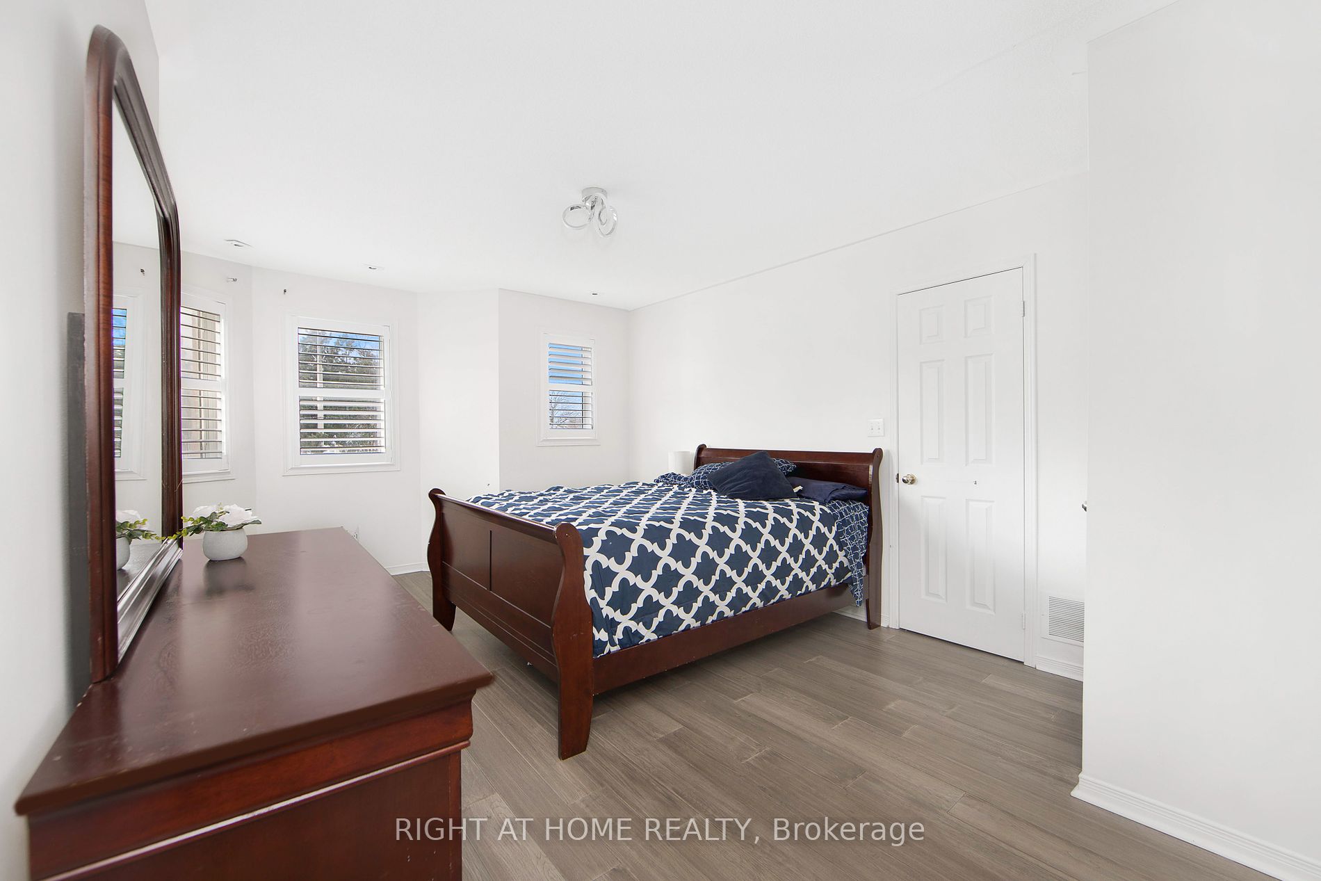 19 Rosebank Dr 302