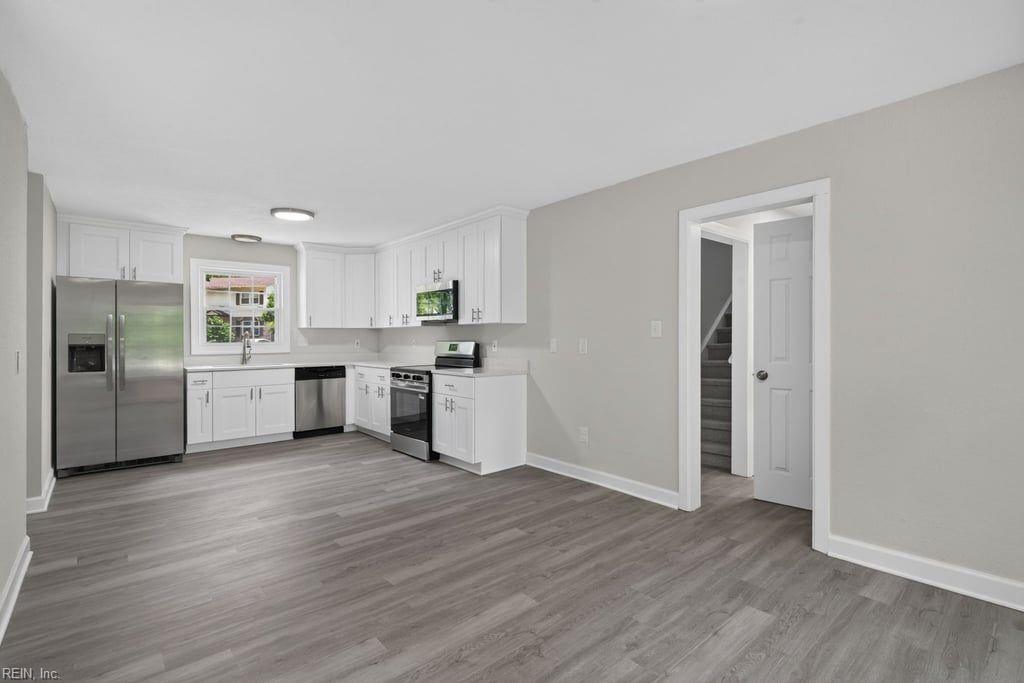 112 W Rexford Drive