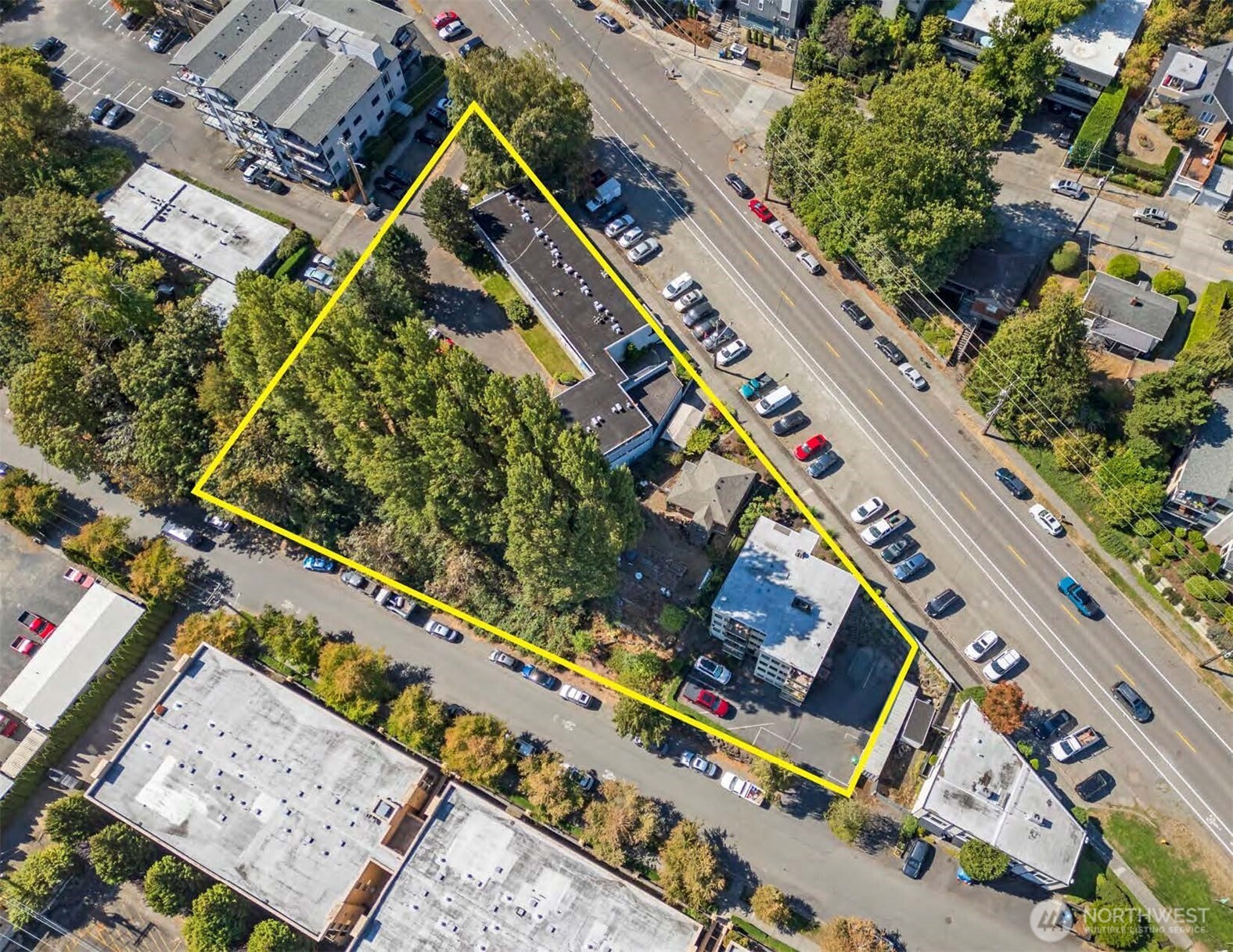 The Magnolia Assemblage offers a new investor the ability to acquire a 3 building portfolio suitable for a value-add opportunity located in a core Seattle area. The current arrangement offers 31 multi-family units plus a single family house. All together the assemblage represents 34,262 square feet of LR3 (M) zoned dirt suitable for a development of +/- 30 townhouses.