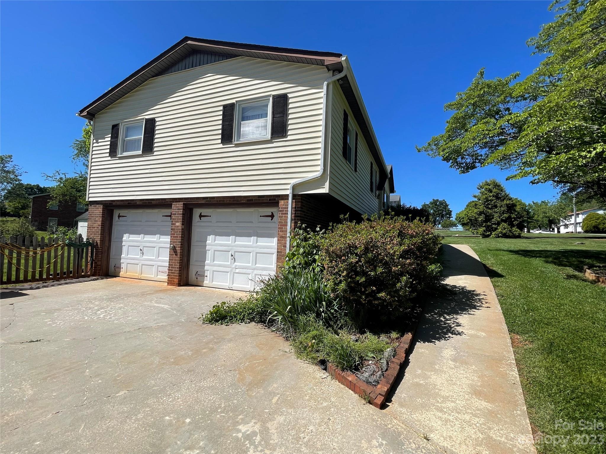 2541 Brentwood Circle