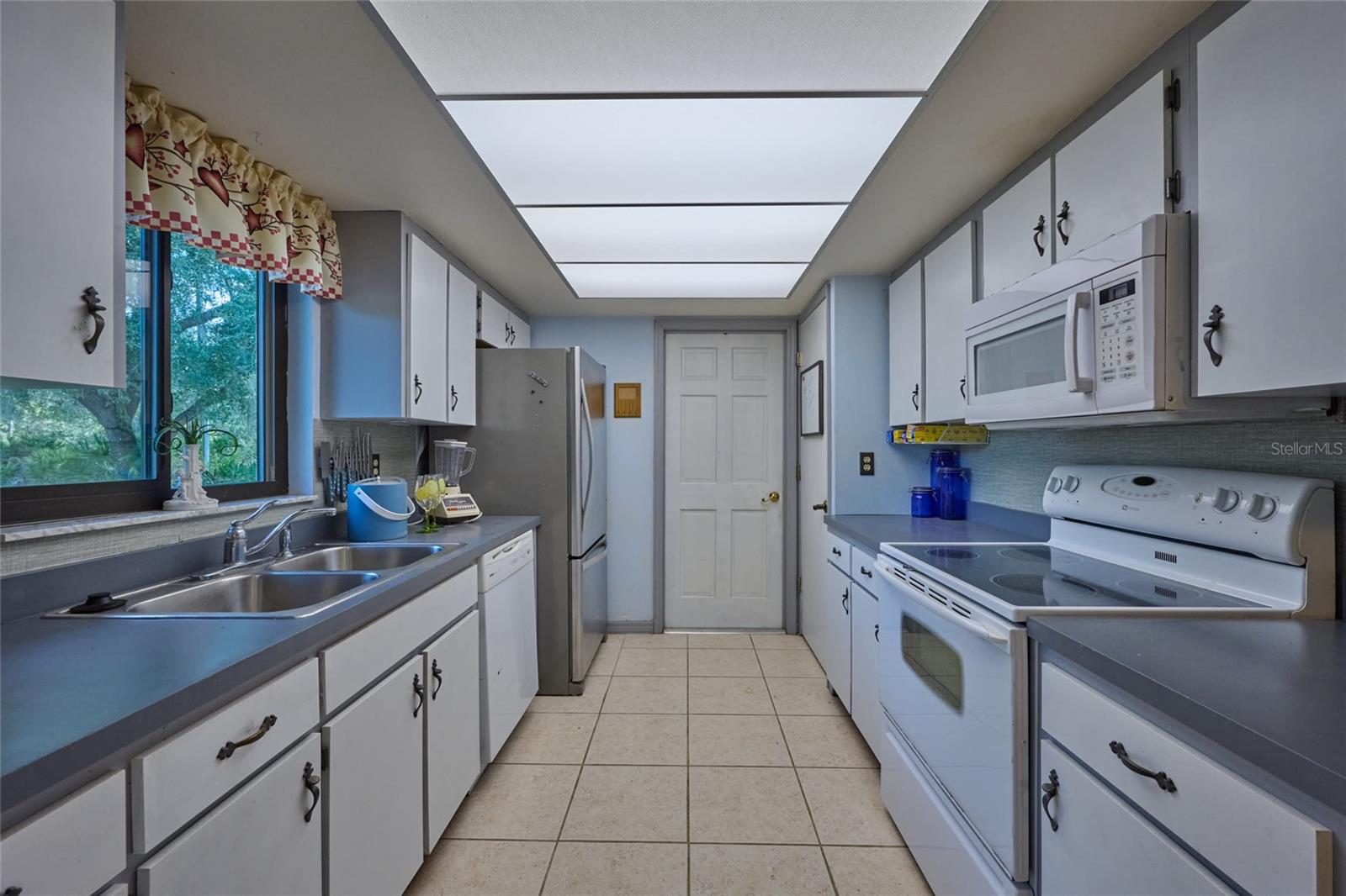 4220 Oleander Drive