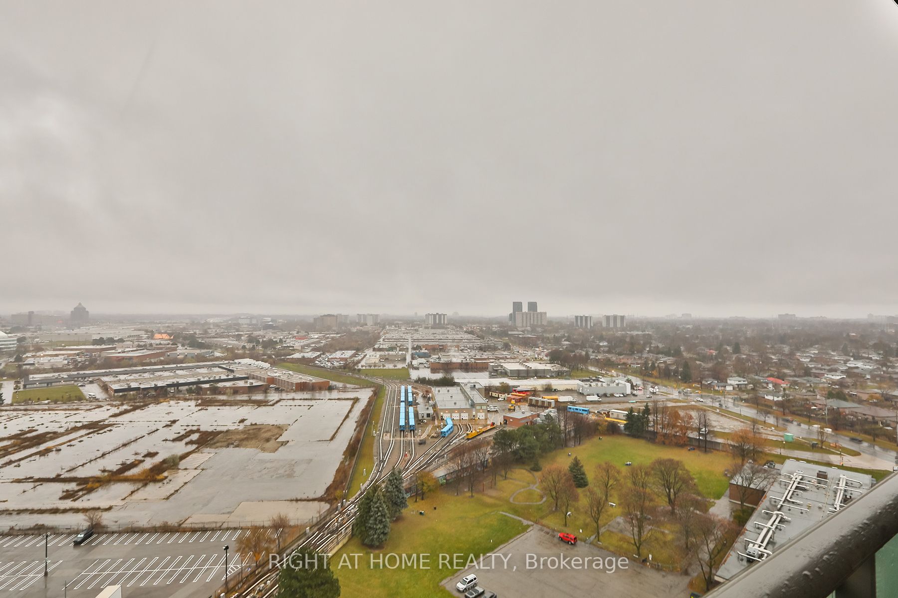 88 Grangeway Ave 2506