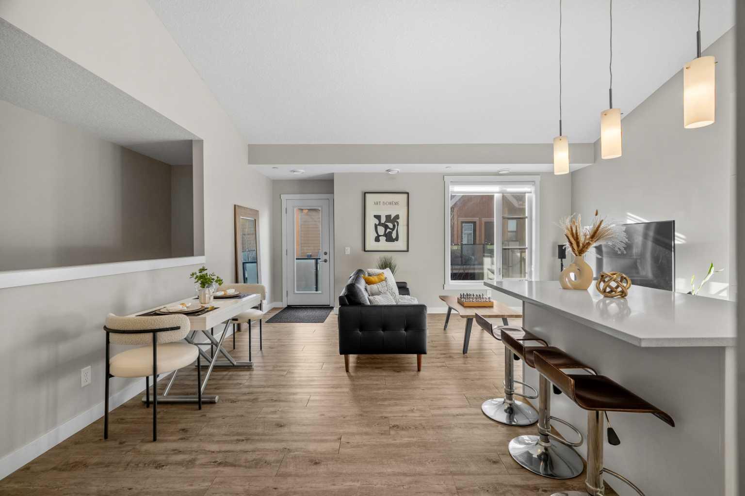 124 Livingston Common NE