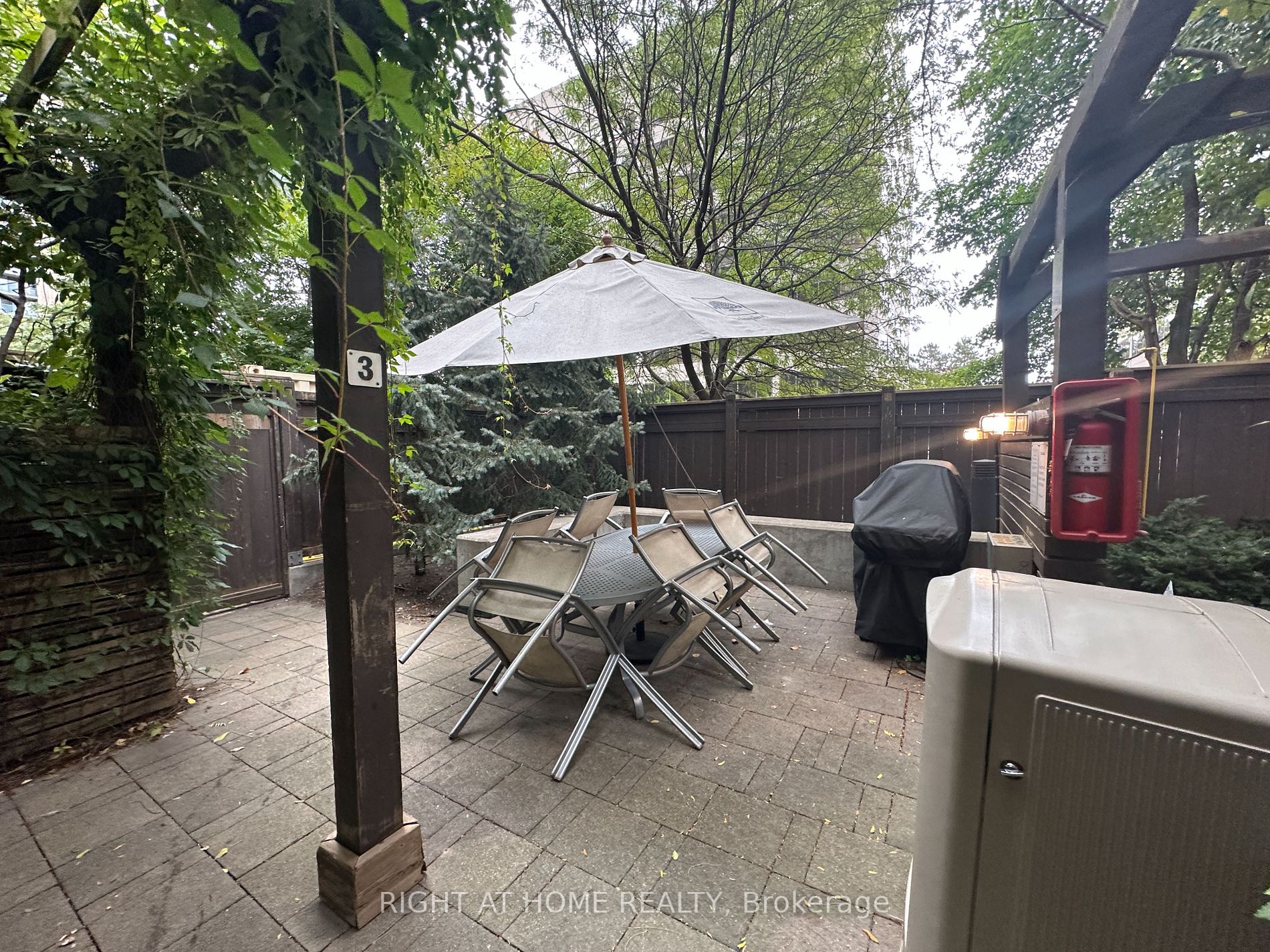 33 E Sheppard Ave 1205