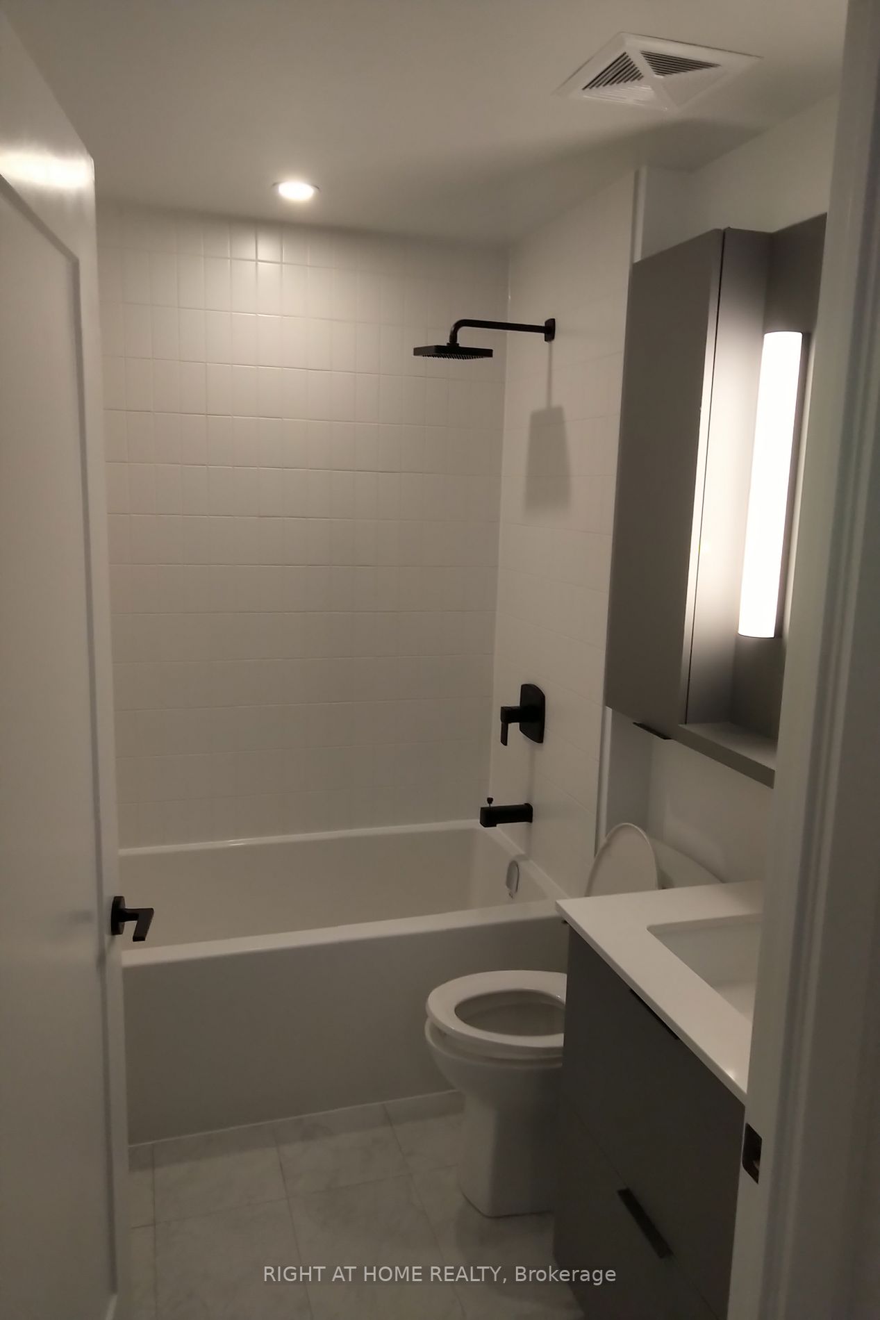 5 Defries St 422