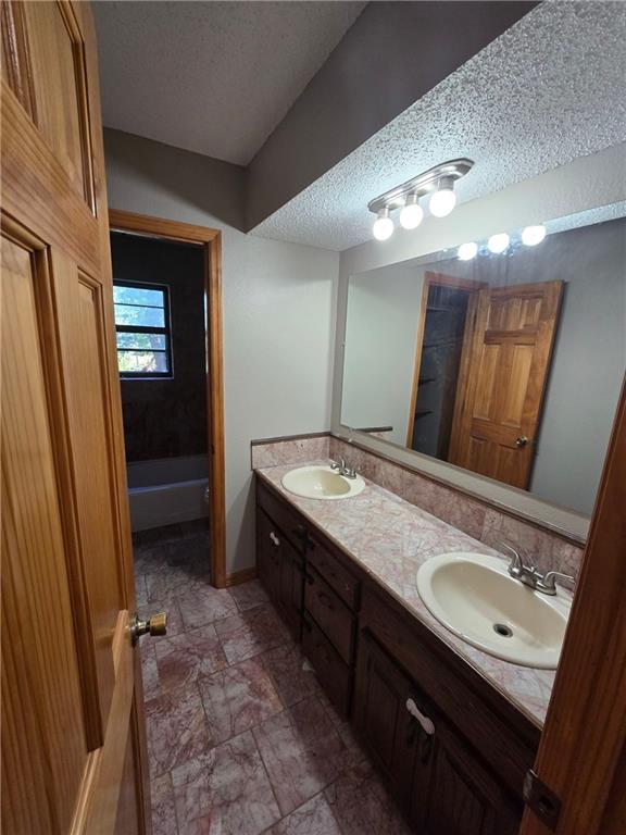 4508 NW Valley View Road