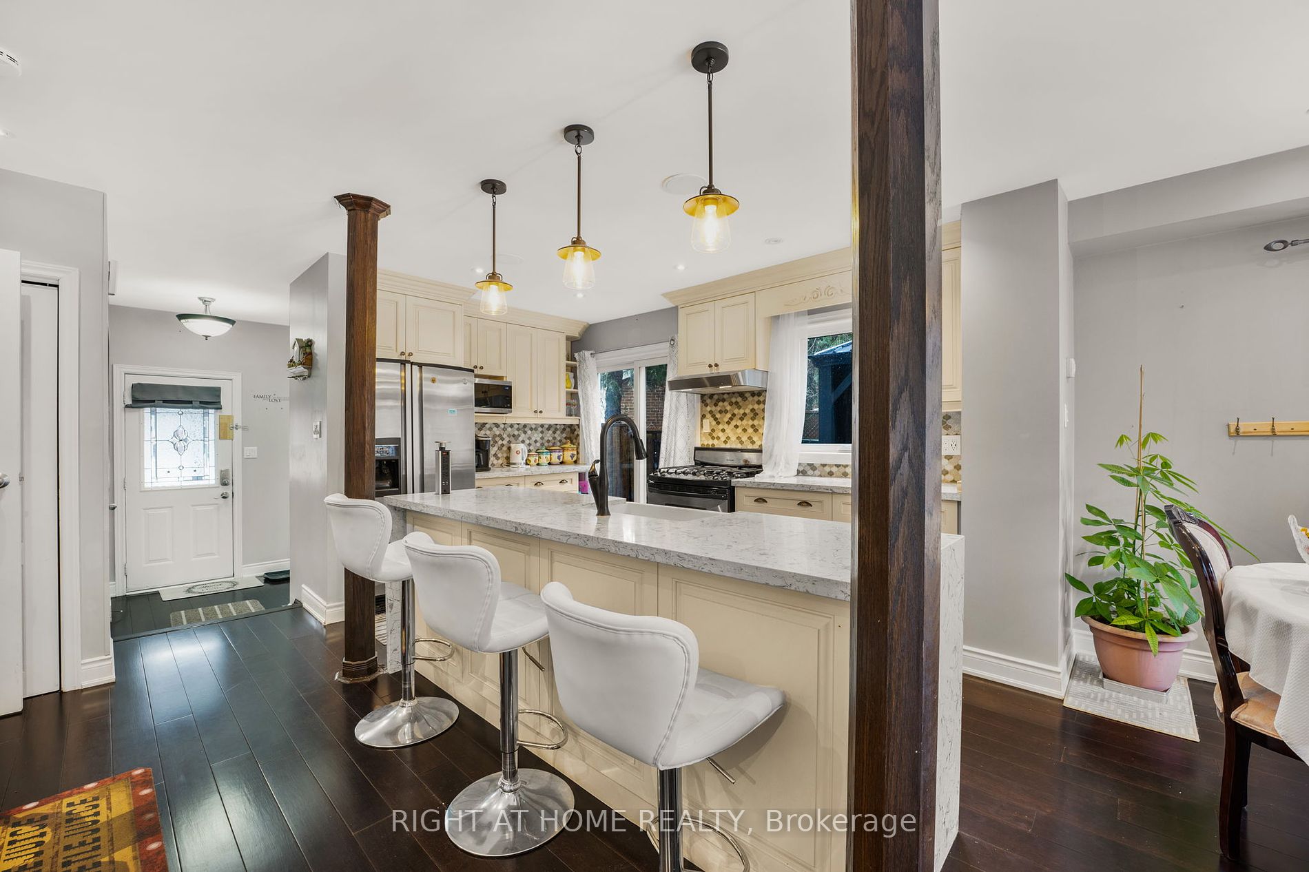 24 Jeanette Pl