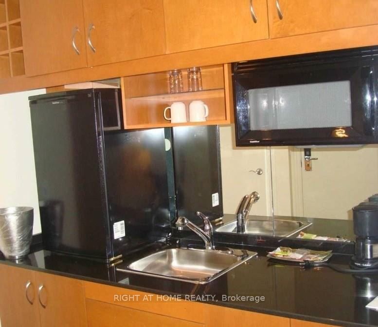 1 W King St 4404
