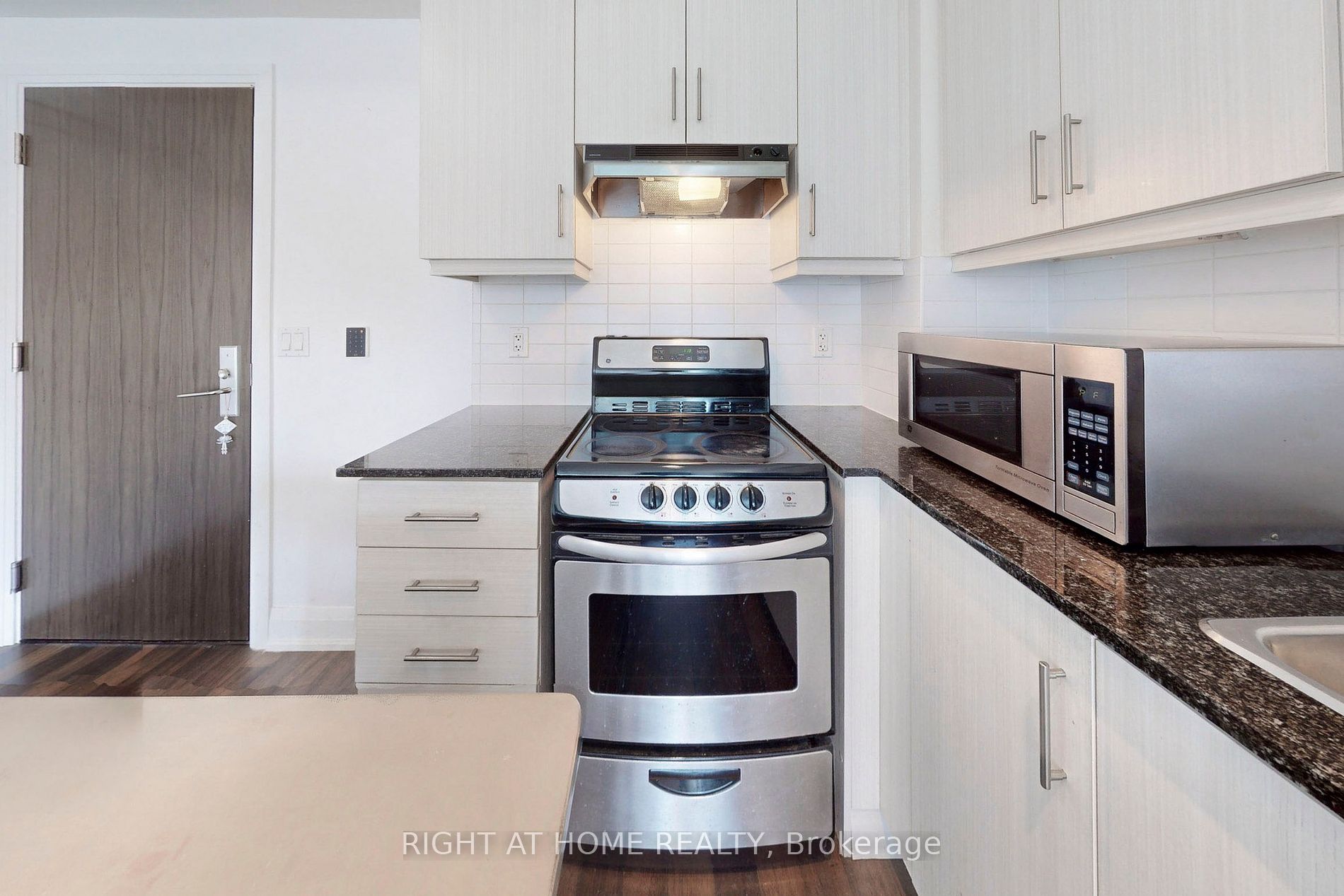 68 Canterbury Pl 902