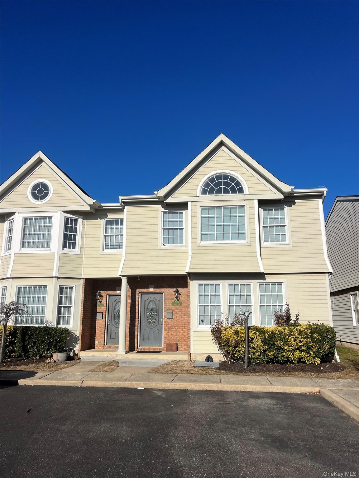 Coveted corner-unit townhouse featuring a large, spacious open floor plan. Bright living and dining area flow seamlessly into an eat-in kitchen. This home offers 3 bedrooms and 2.5 bathrooms with in-unit washer and dryer enjoy water views, 2 parking spaces and a prime location close to shops, dining and recreation