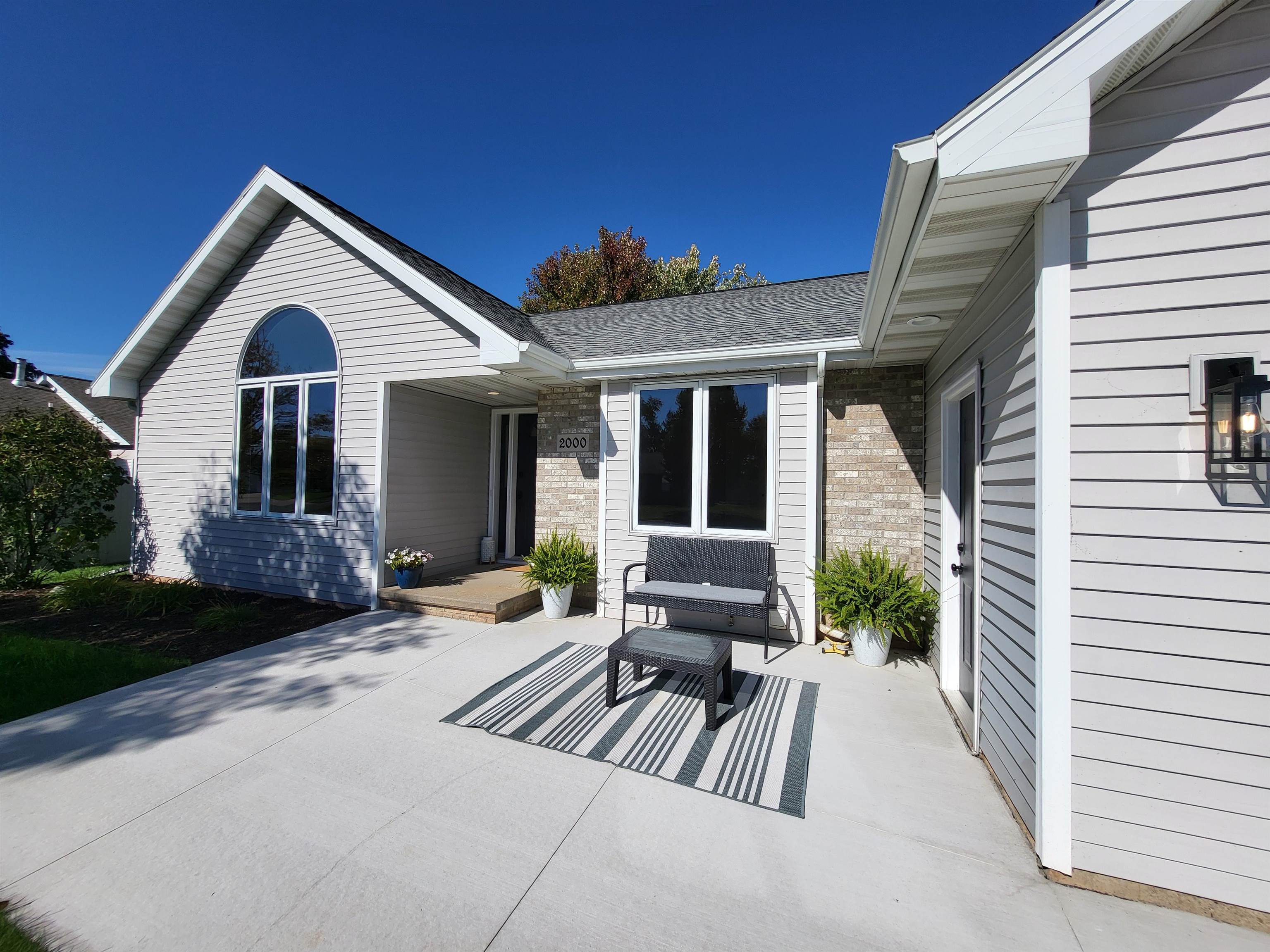 2000 Dreamfield Lane