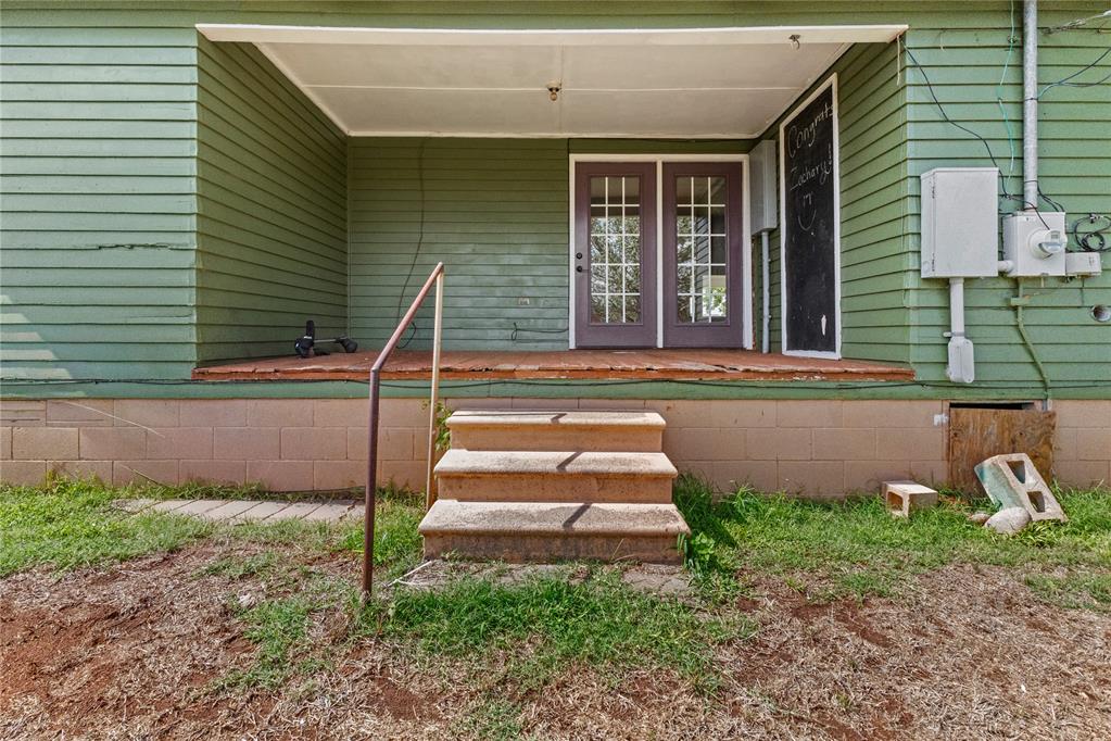 108 W Tom Stafford Street