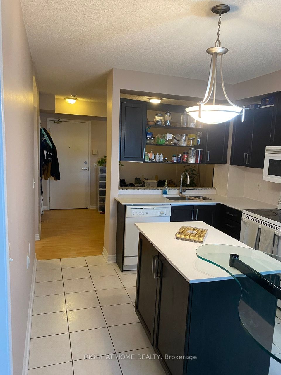 200 E Burnhamthorpe Rd 1504