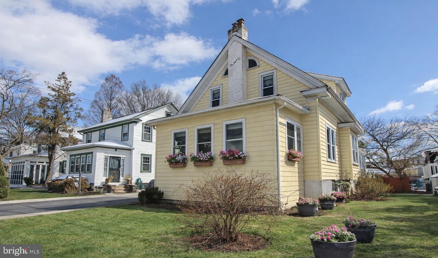 612 W Magnolia Avenue