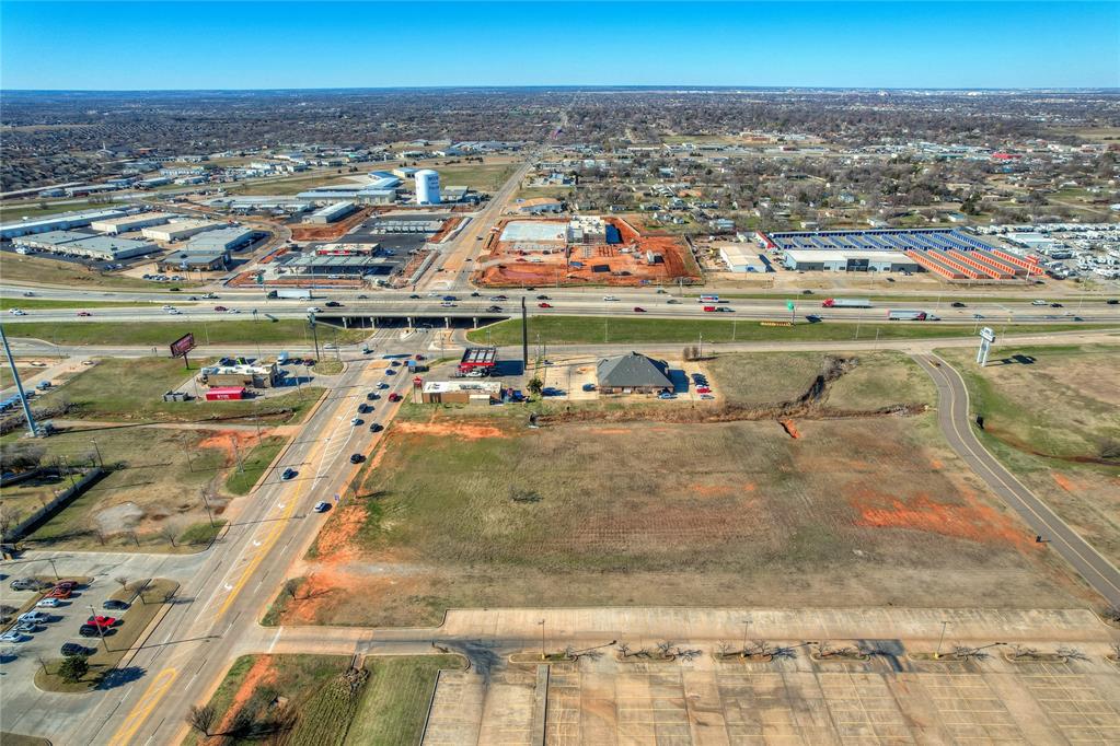 Exceptional location within the I-35 corridor, easy on and off both northbound and southbound lanes.  Thriving area teaming with new life and opportunities. 2.15 Acres, C-3 zoning allows for drive through restaurant. 65' pole signs allowed.  This property is close to Starbucks, Casey's, QuikTrip, Social Security offices and more.  Will build to suit.  Per day traffic count:
I-35 109,000+  NE 27th 14,000+
