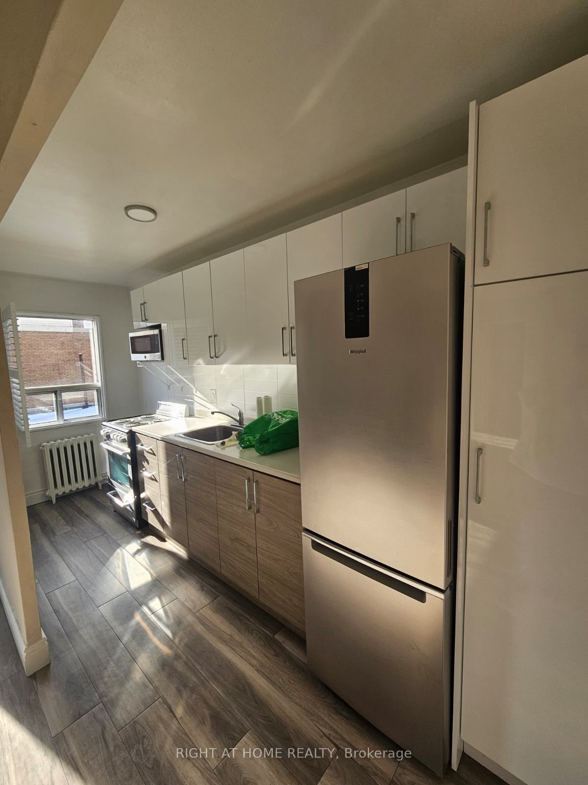 852 Broadview Ave 305