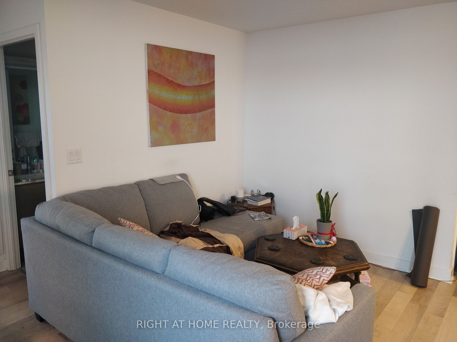 58 Orchard View Blvd 1003