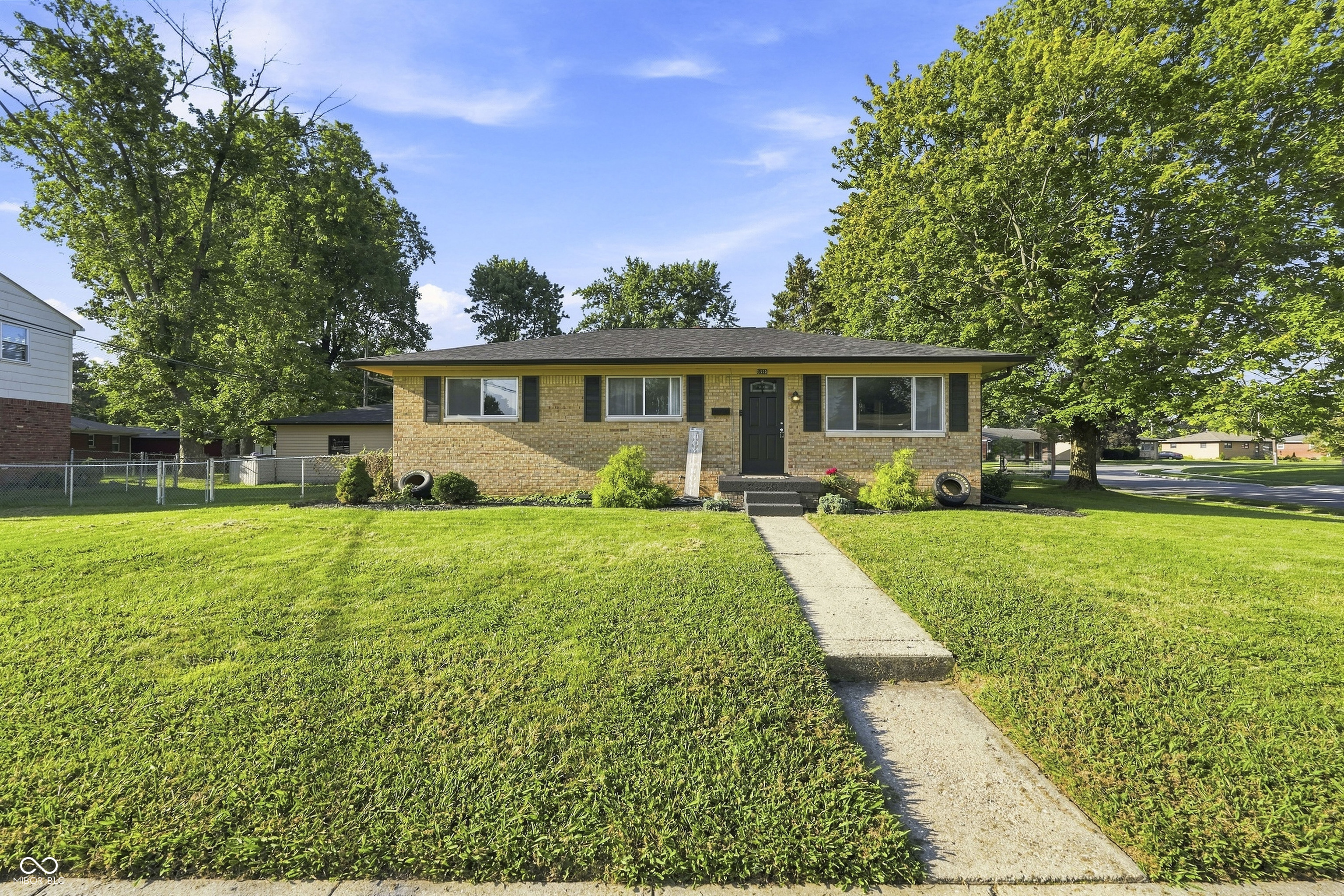 5315 Meadowood Drive
