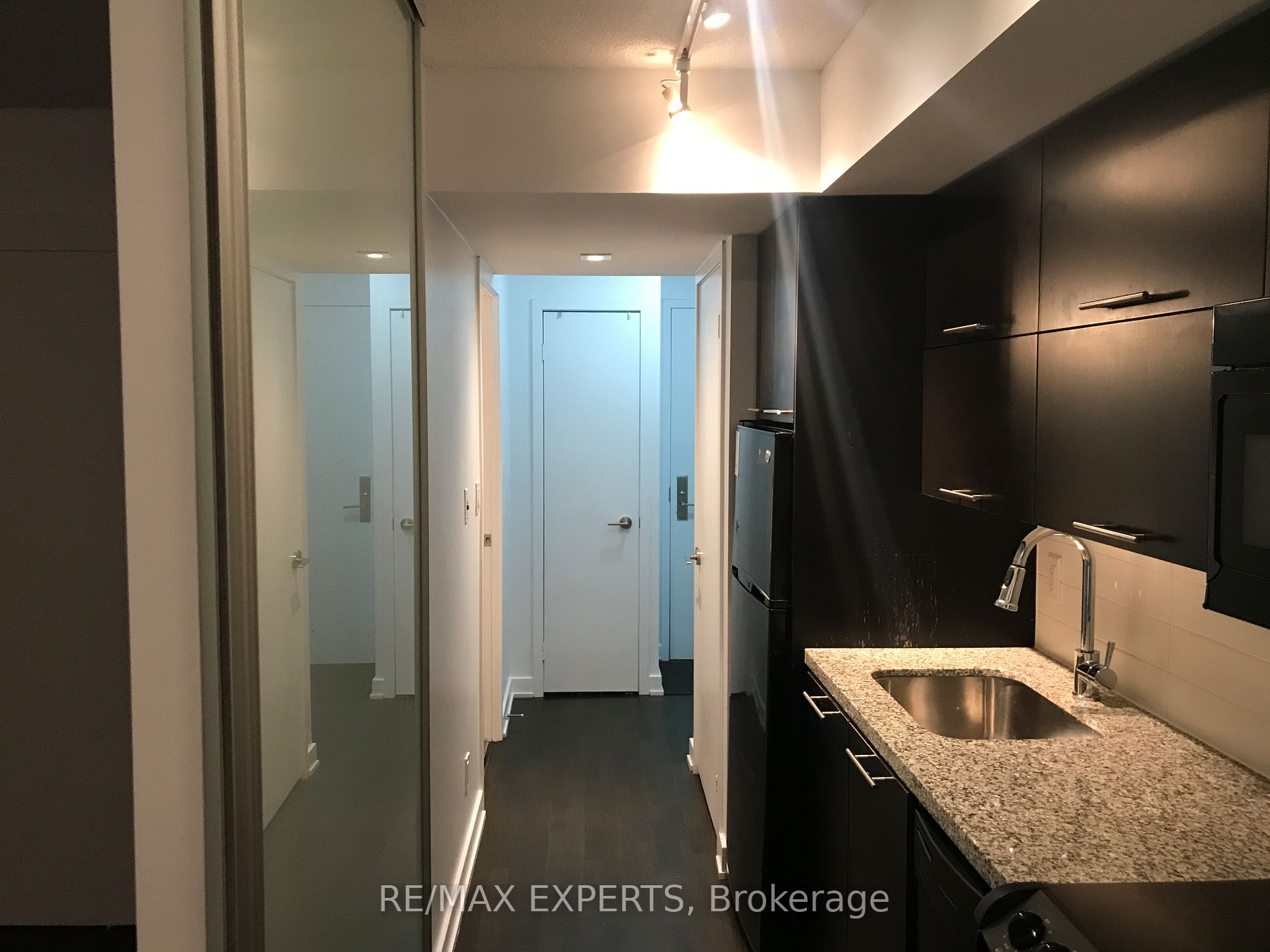 126 Simcoe St 302