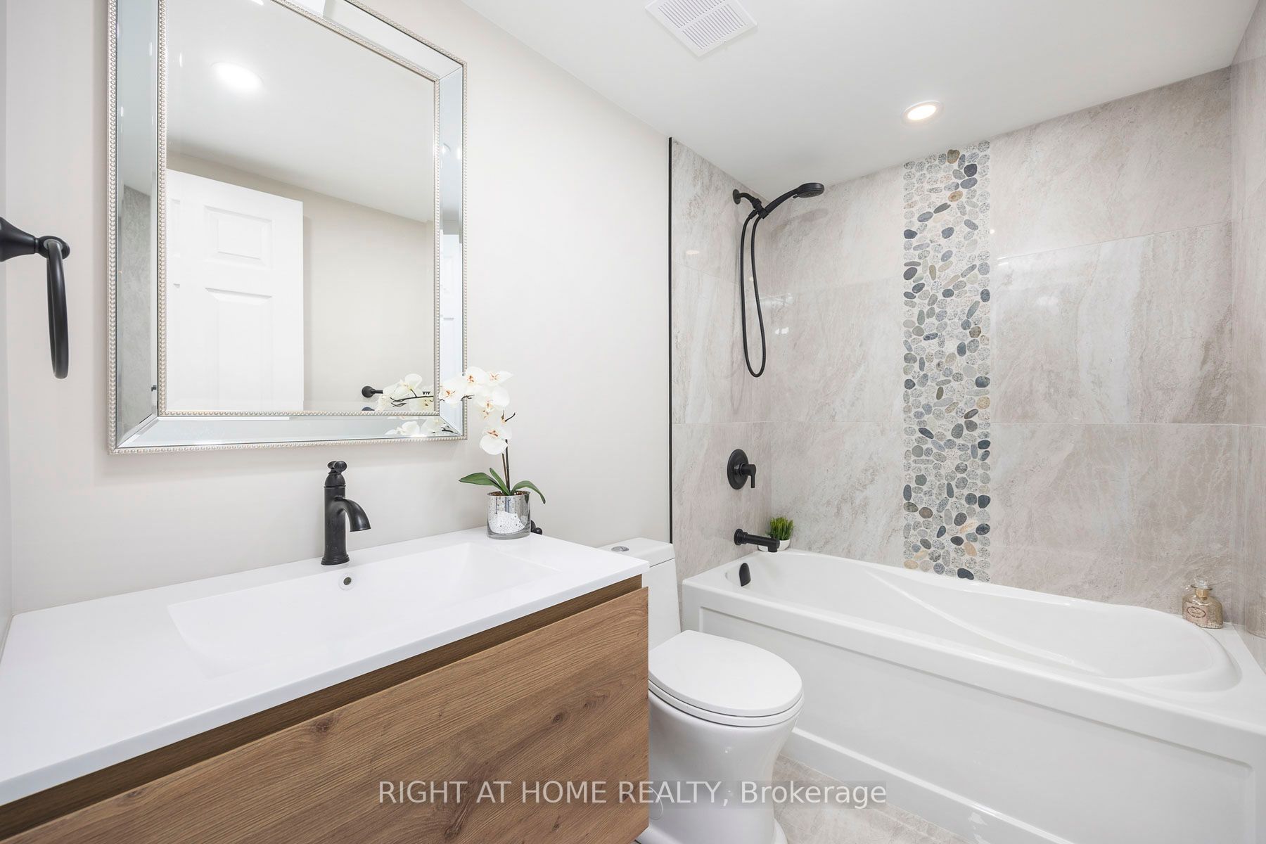 1555 E Finch Ave 1605