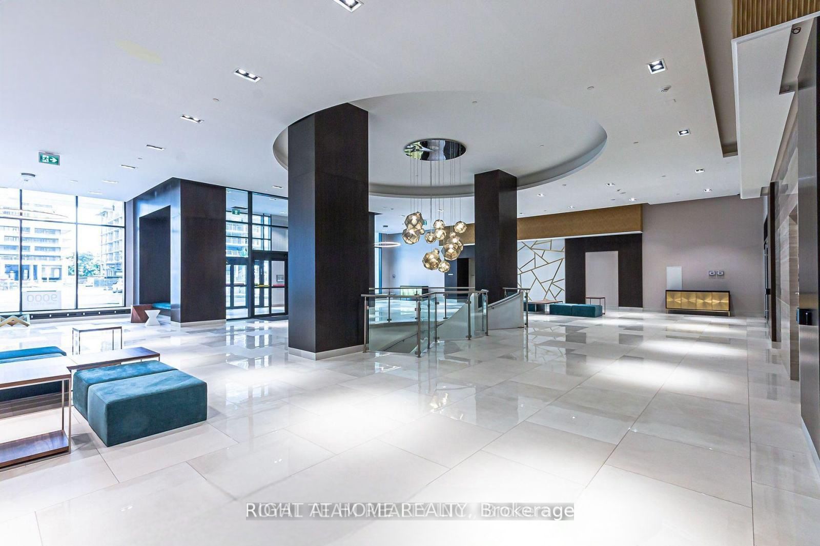 9000 Jane St Ph-2701
