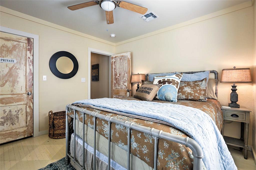 809 E Highway Street