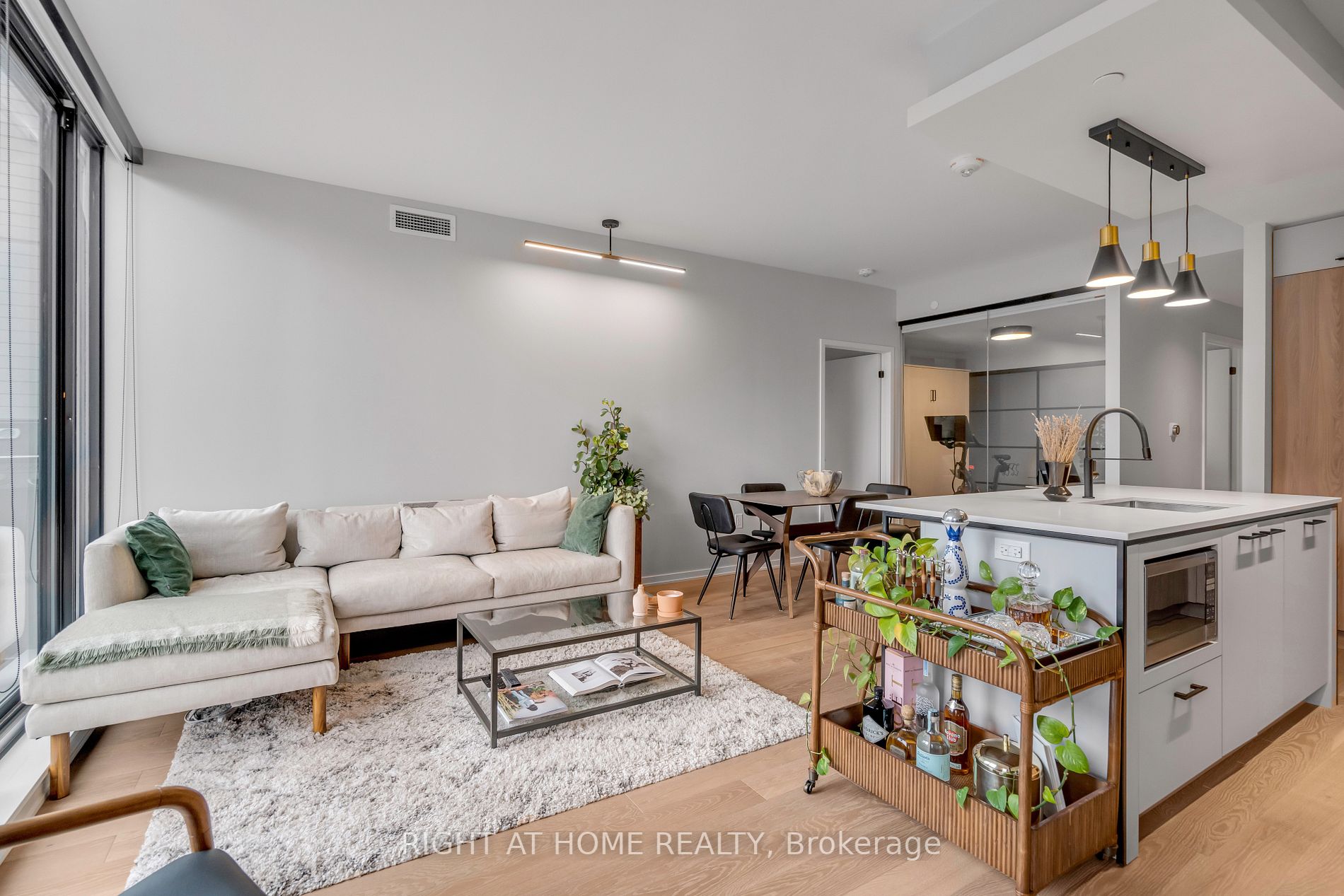 41 Dovercourt Rd 906