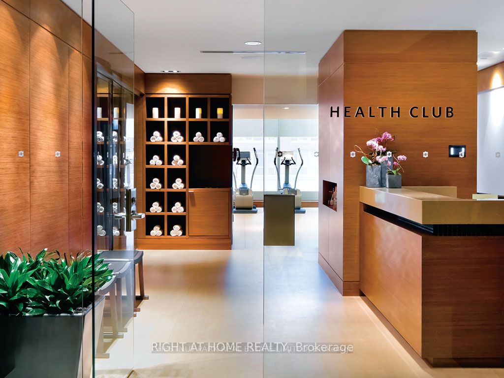 180 University Ave 5607