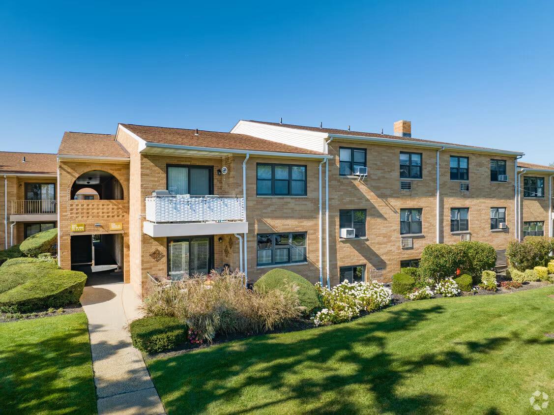 Enjoy waterfront living at the Townn' Harbor Co-Op Complex in Freeport. This bright and spacious 2-bedroom co-op features an eat-in kitchen, living room, dining room, full bath, generously sized closets, and a private balcony with canal views. Residents can take advantage of optional amenities including a pool ($100/yr for an individual to join and $135/yr for a family to join), clubhouse, and on-site parking ($20 monthly parking fee is included in the monthly maintenance fee). Boat slips are available upon availability, offering the perfect setup for boating enthusiasts. Conveniently located moments from the water and close to shops, dining, and the Nautical Mile. Cats permitted. Board approval required. Minimum 20% down. Monthly Maintenance Fee is $1,020 and includes electric, gas heat, water, sewer and garbage.

Please note: Some Photography is virtually staged