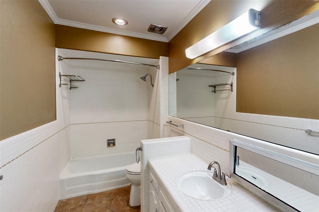 2301 Ridgmar Plaza 8