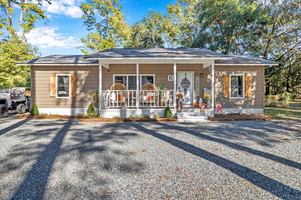 This Cozy 3 Bedroom 2 Bathroom home is conveniently located in the heart of Thomasville, Georgia near shops, schools, hospitals, and parks. This home has been recently remodeled with all new Interior doors, Hot Water Heater, Bathroom vanity, Walk-in Shower, Fixtures, Backsplash in the kitchen, and new flooring throughout. For the exterior: A New Roof was installed in 2024, along with the driveway getting re-graveled, rebuilt back deck, Exterior paint on the home, Landscaping, and the pool liner. This home has had so many updates done to it, now it's just awaiting a new owner to sit back and enjoy them. This beautiful home is MOVE-IN READY, don't miss this opportunity. Give your favorite Realtor a call today, to schedule a showing for you!