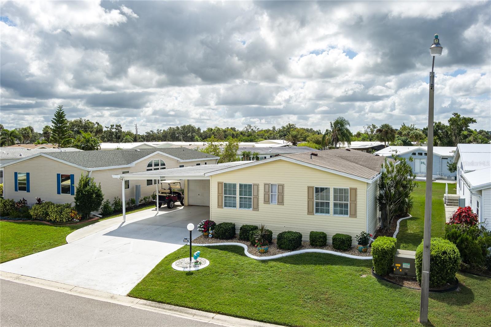 8523 Countess Avenue Circle