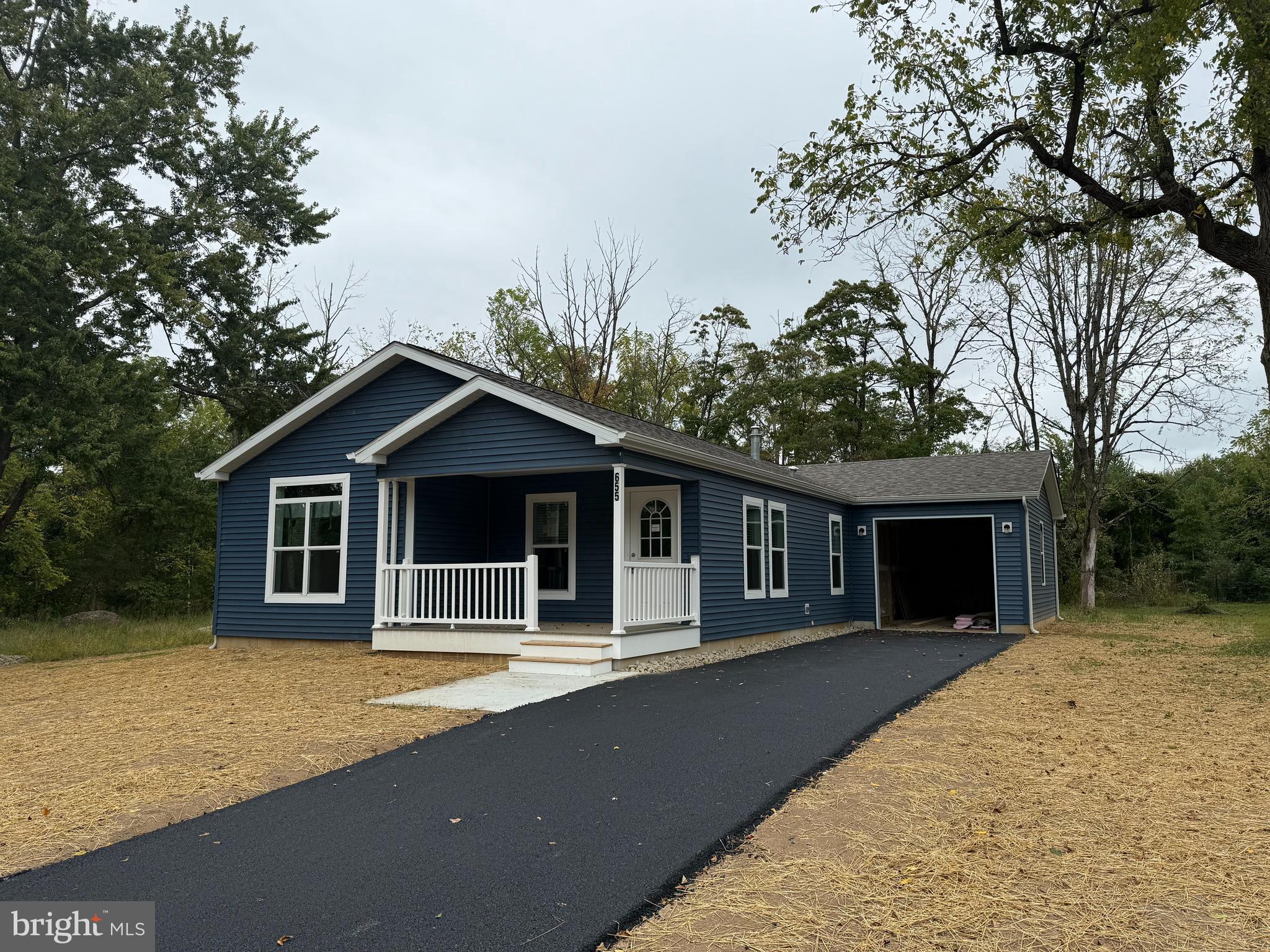 655 Roseanne Ln  