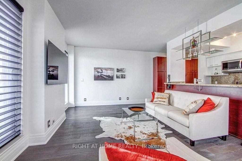 38 Lee Centre Dr Ph307