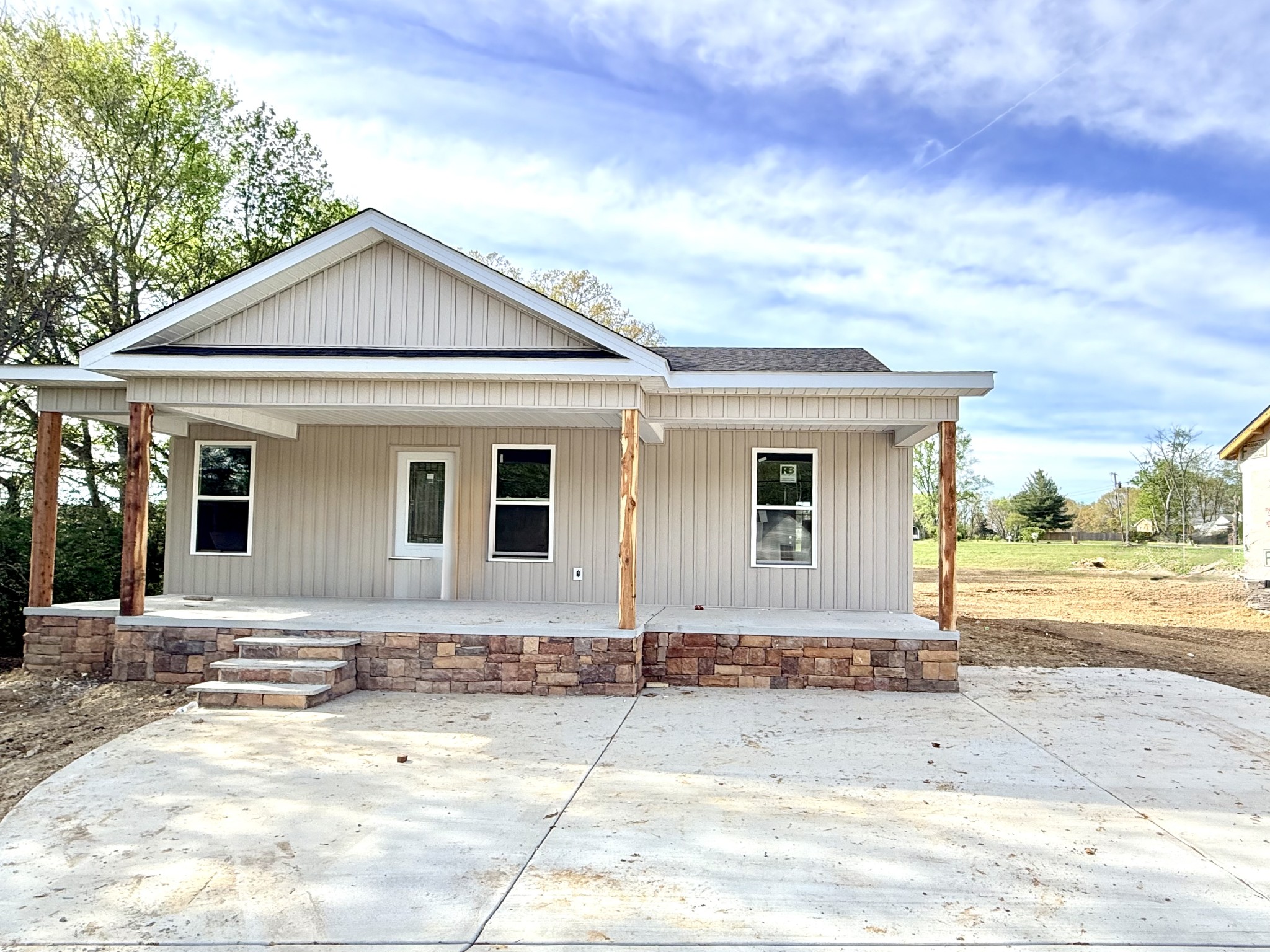 2313 E Lincoln St — sold