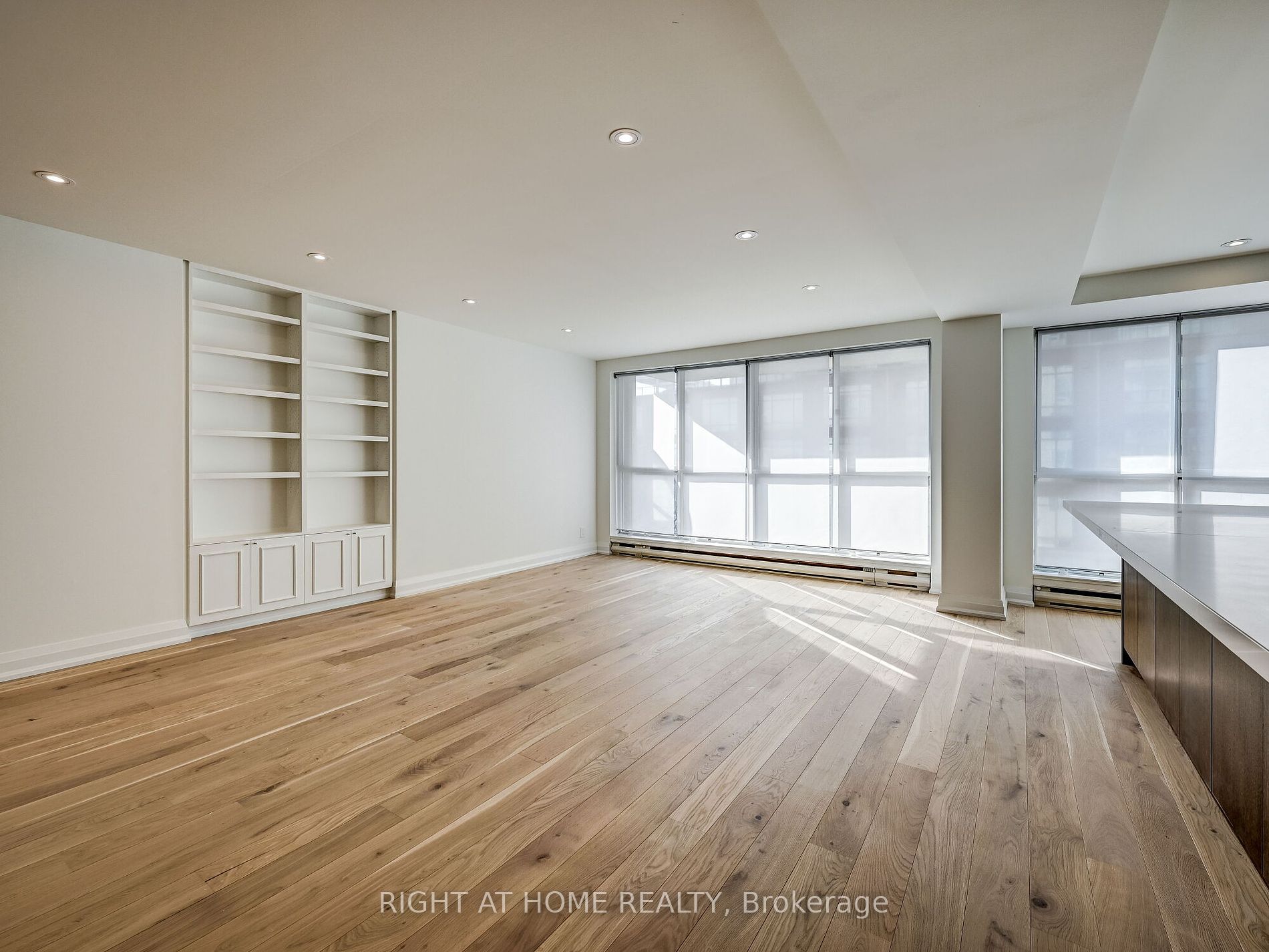 480 W Queens Quay 402W