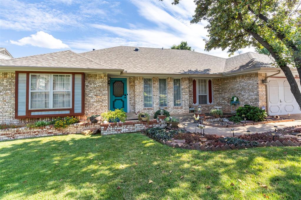 BEAUTIFUL In-Ground Pool! Edmond North--Great Location. 3 Bed + Study with 2 Living areas, Wood burning Fireplace & GREAT Covered Deck overlooking the sparkling pool. Granite in kitchen & Priced to Sell!