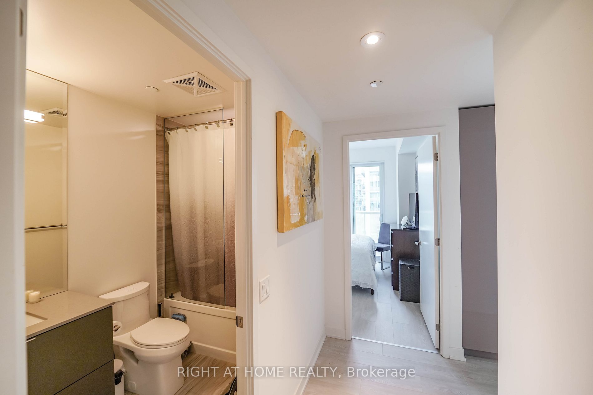 15 E Queens Quay 707